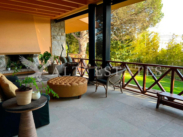 Venda Moradia com 5 quartos